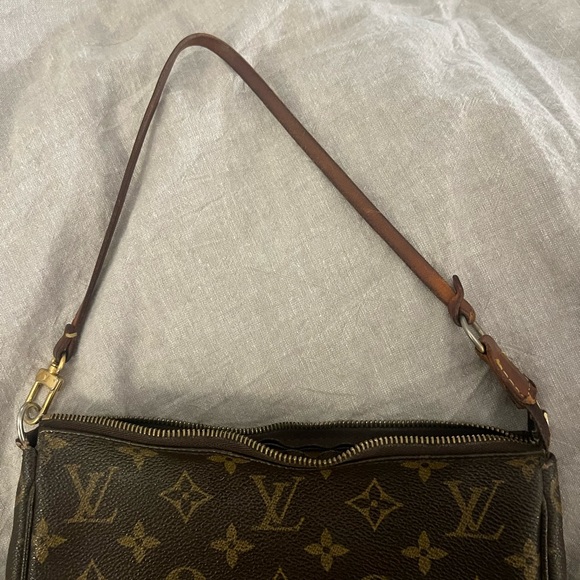 Authentic Louis Vuitton pochette - Picture 4 of 7